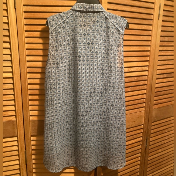 H&M Blue, Gold & Black Graphic Design Chiffon Sleeveless High Low Top - Picture 2 of 12